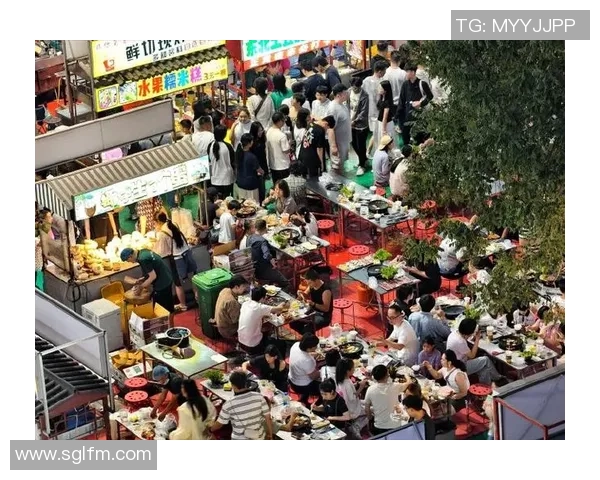 足球明星夜市探秘与美食之旅尽享人间烟火气息