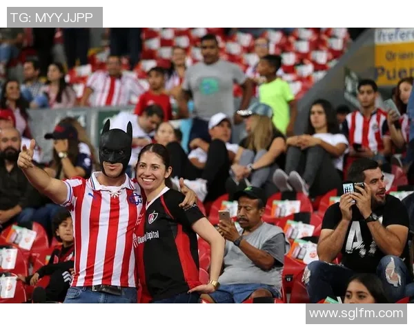 著名足球明星震撼转会引发全球球迷热议与媒体关注 著名足球明星震撼转会引发全球球迷热议与媒体关注