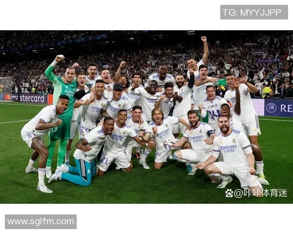 足球明星谁最强壮揭秘体能与力量的巅峰对决与球场表现的关系分析 足球明星谁最强壮揭秘体能与力量的巅峰对决与球场表现的关系分析